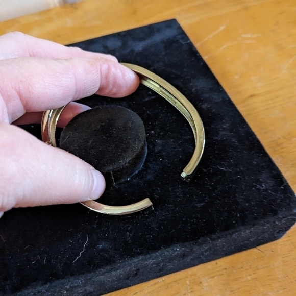 Pre-owned opening bracelet with x design rhinestones, T4B1B - Picture 3 of 5